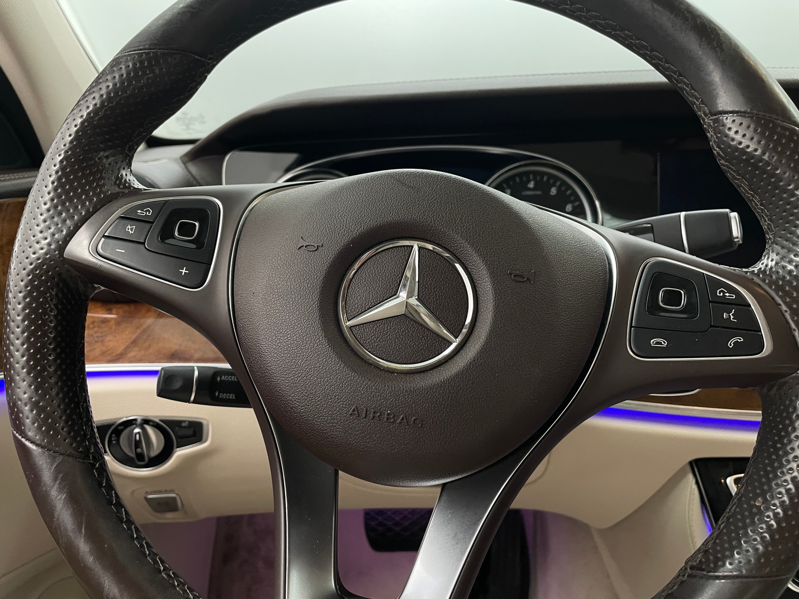 Thumbnail: 2017 Mercedes-Benz E-Class - 4