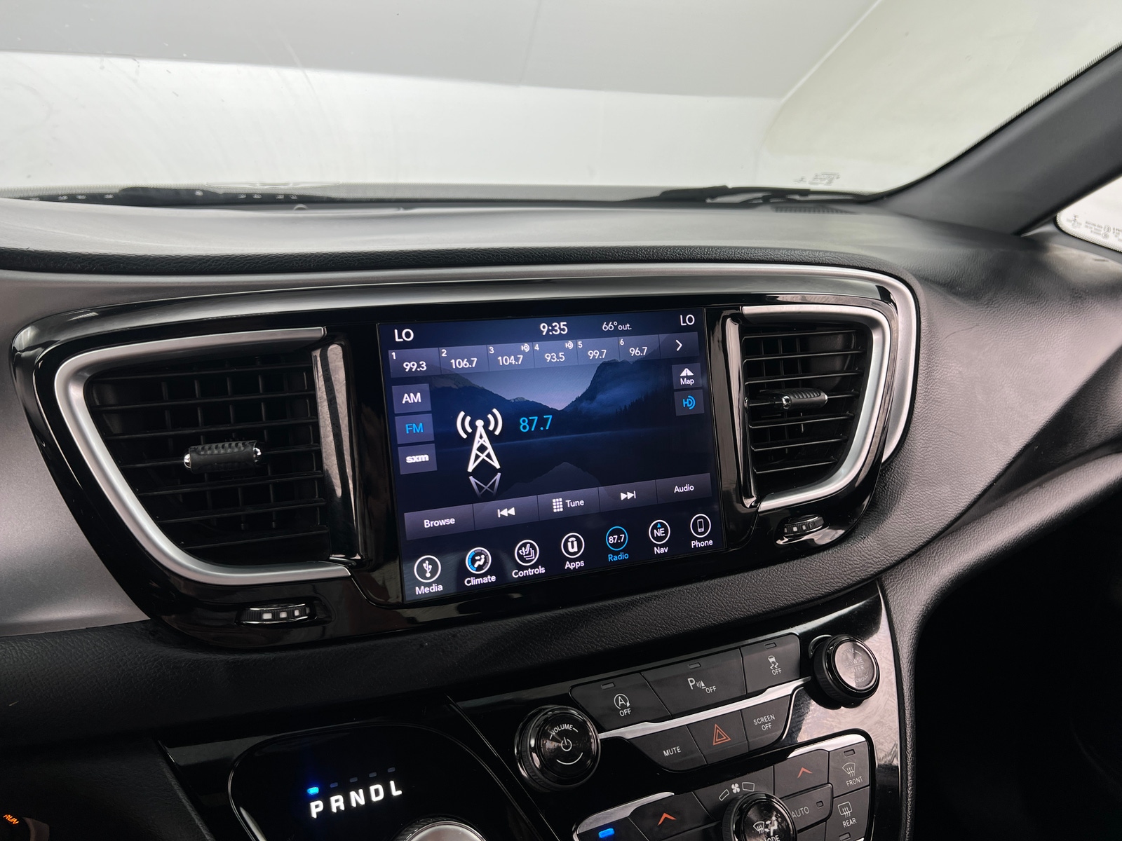 Thumbnail: 2018 Chrysler Pacifica - 3