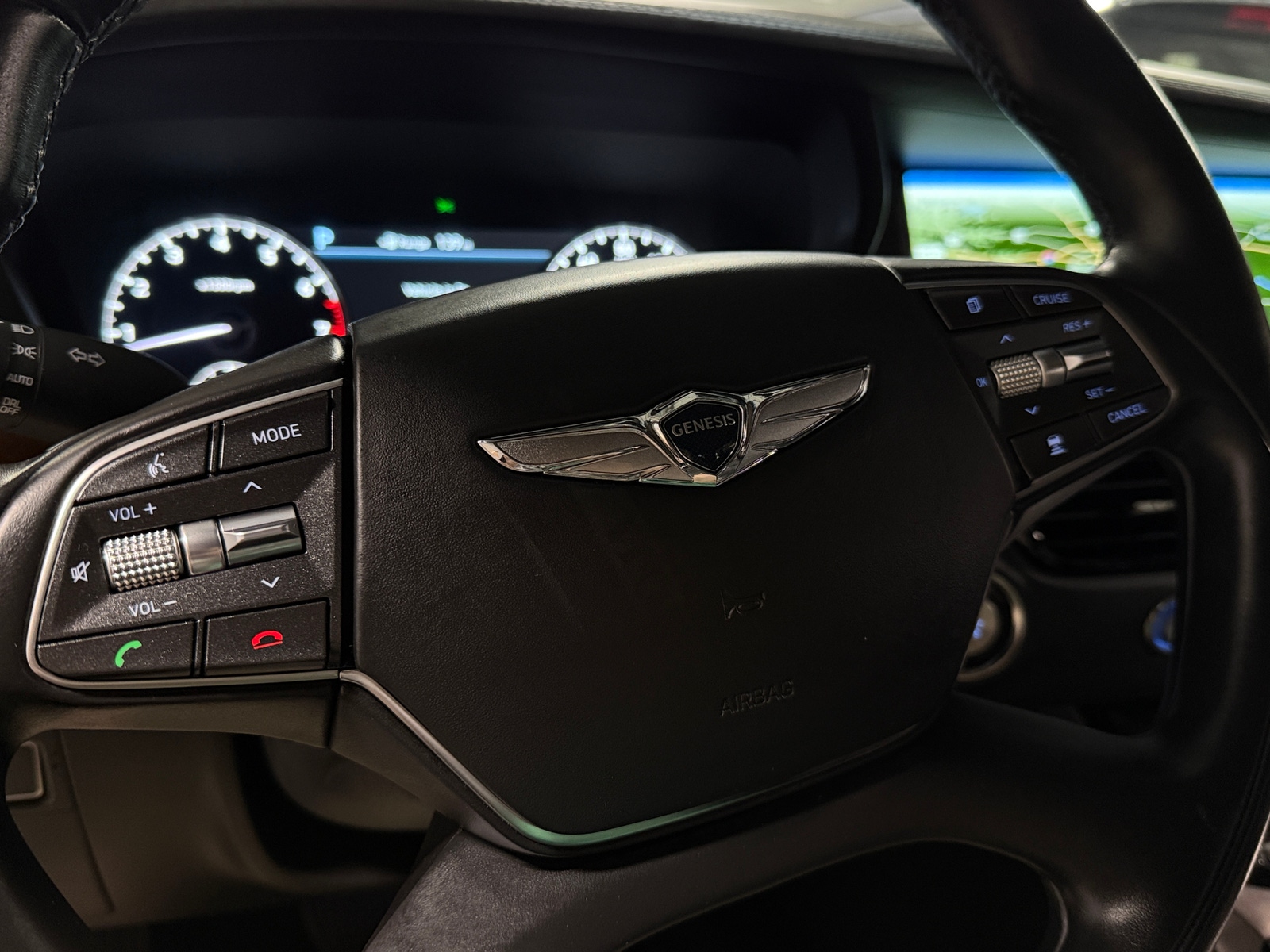 Thumbnail: 2017 Genesis G90 - 4