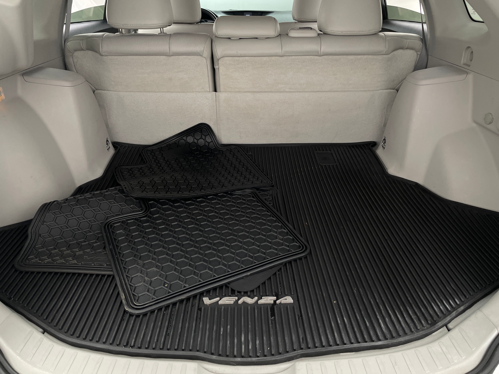 Thumbnail: 2010 Toyota Venza - 6