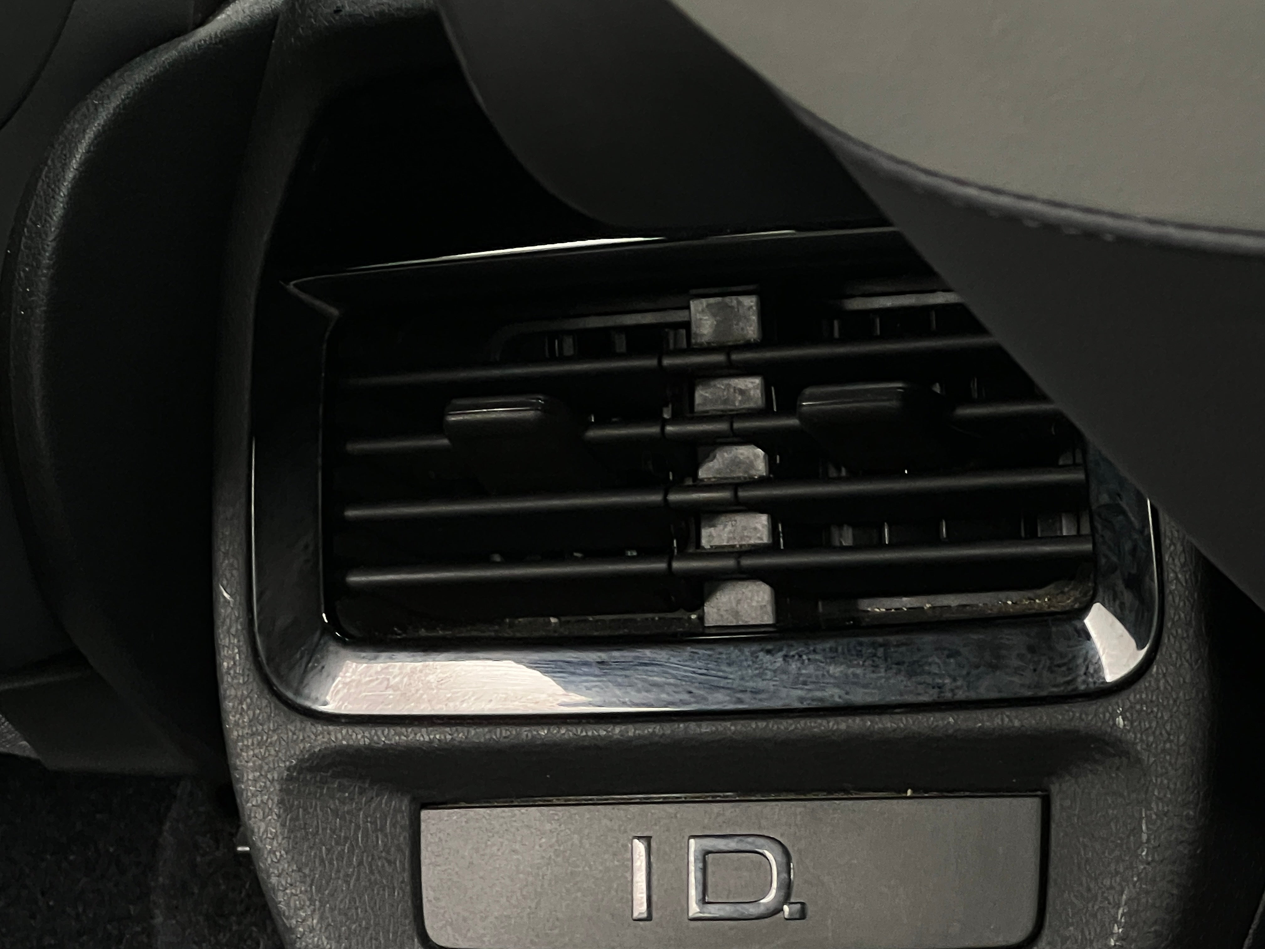 Used 2022 Volkswagen ID.4 PRO S with VIN WVGTMPE22NP072056 for sale in Oak Creek, WI