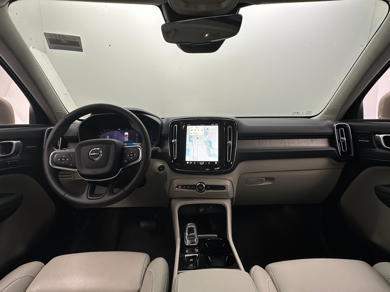 Thumbnail: 2025 Volvo XC40 - 2