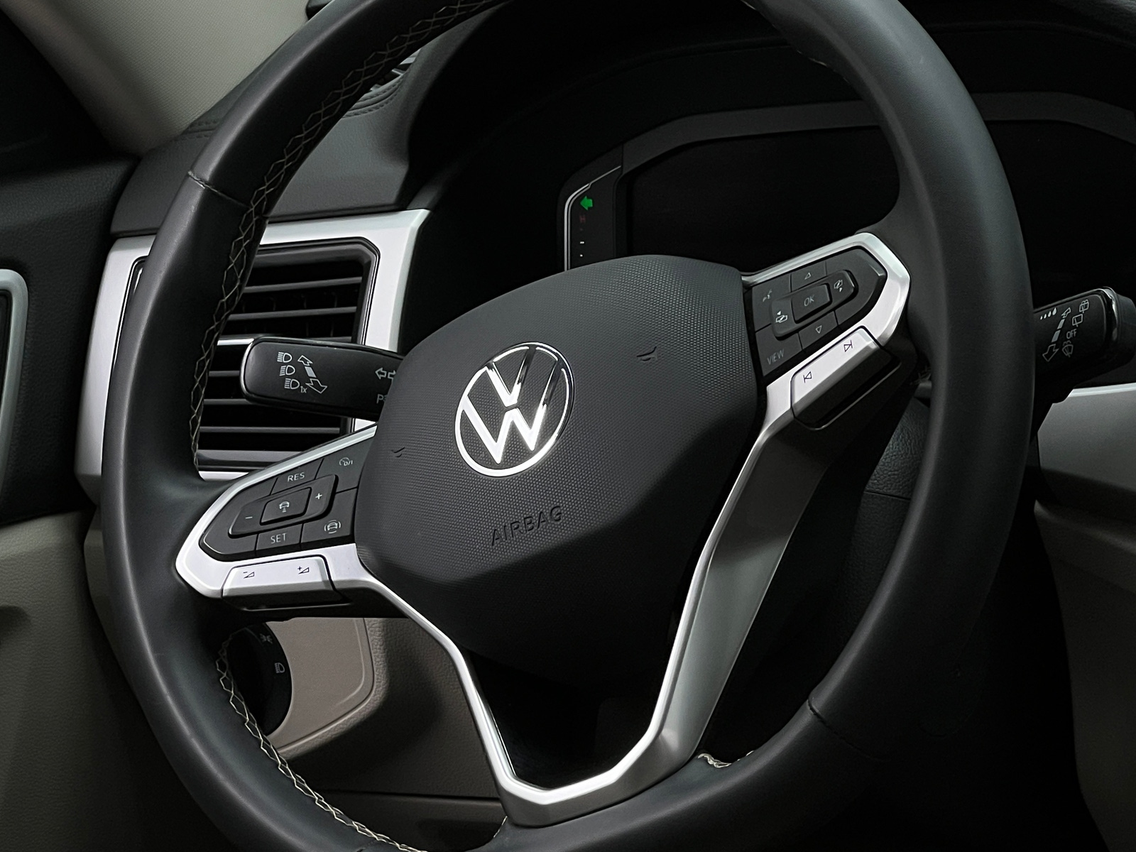 Thumbnail: 2022 Volkswagen Atlas - 4