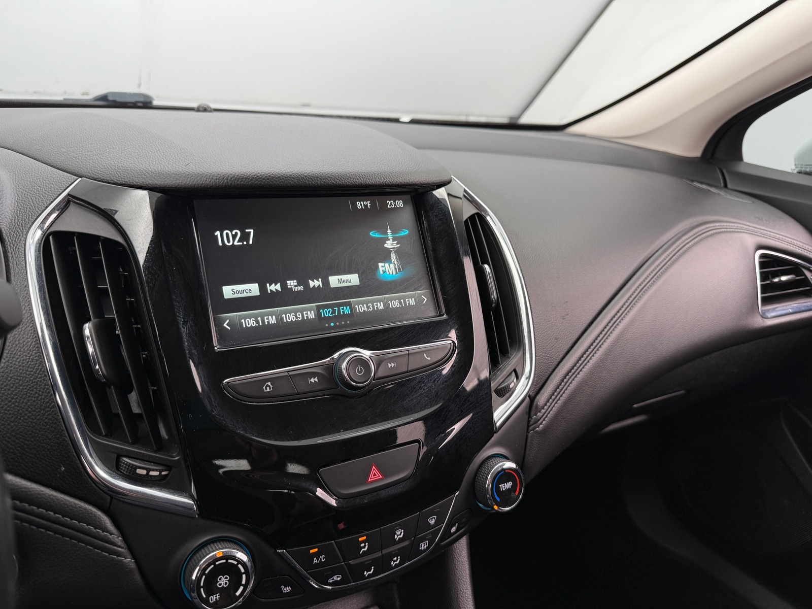 Thumbnail: 2018 Chevrolet Cruze - 3