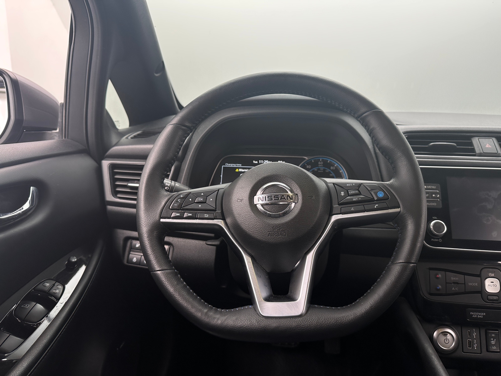 Thumbnail: 2020 Nissan Leaf - 4