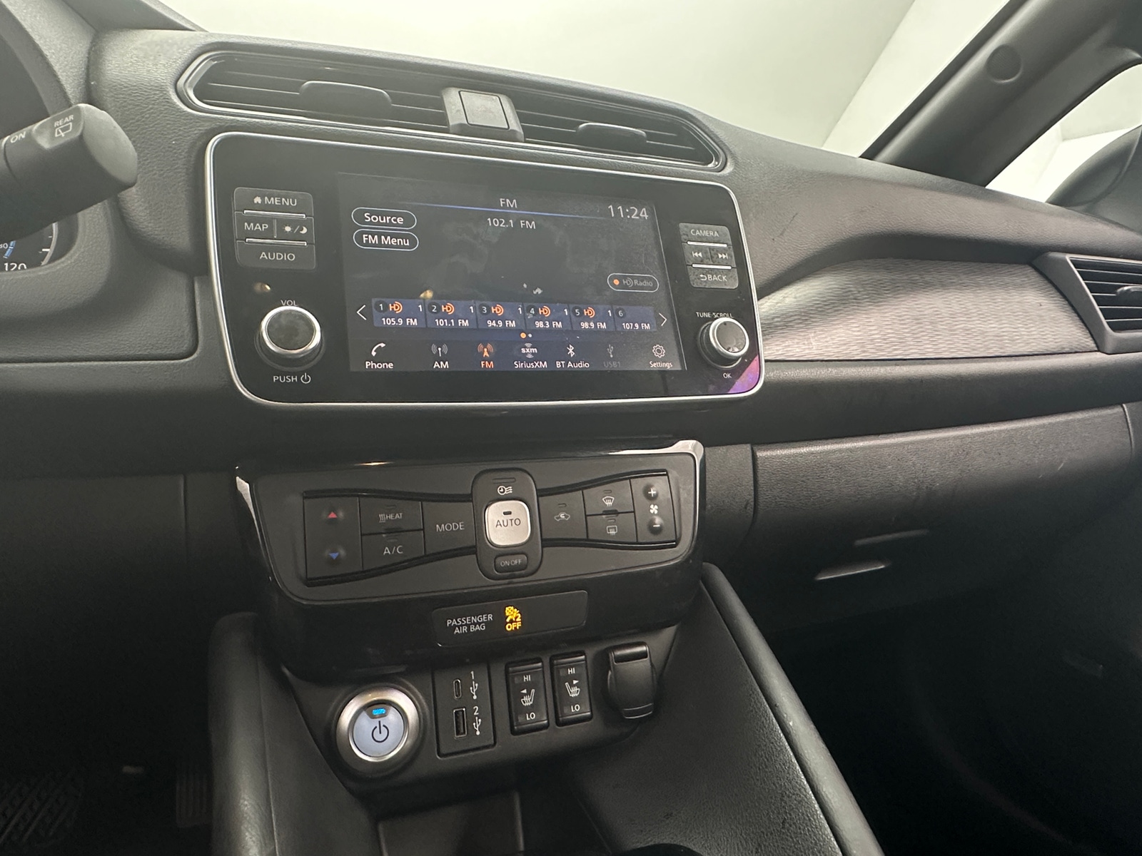 Thumbnail: 2020 Nissan Leaf - 3