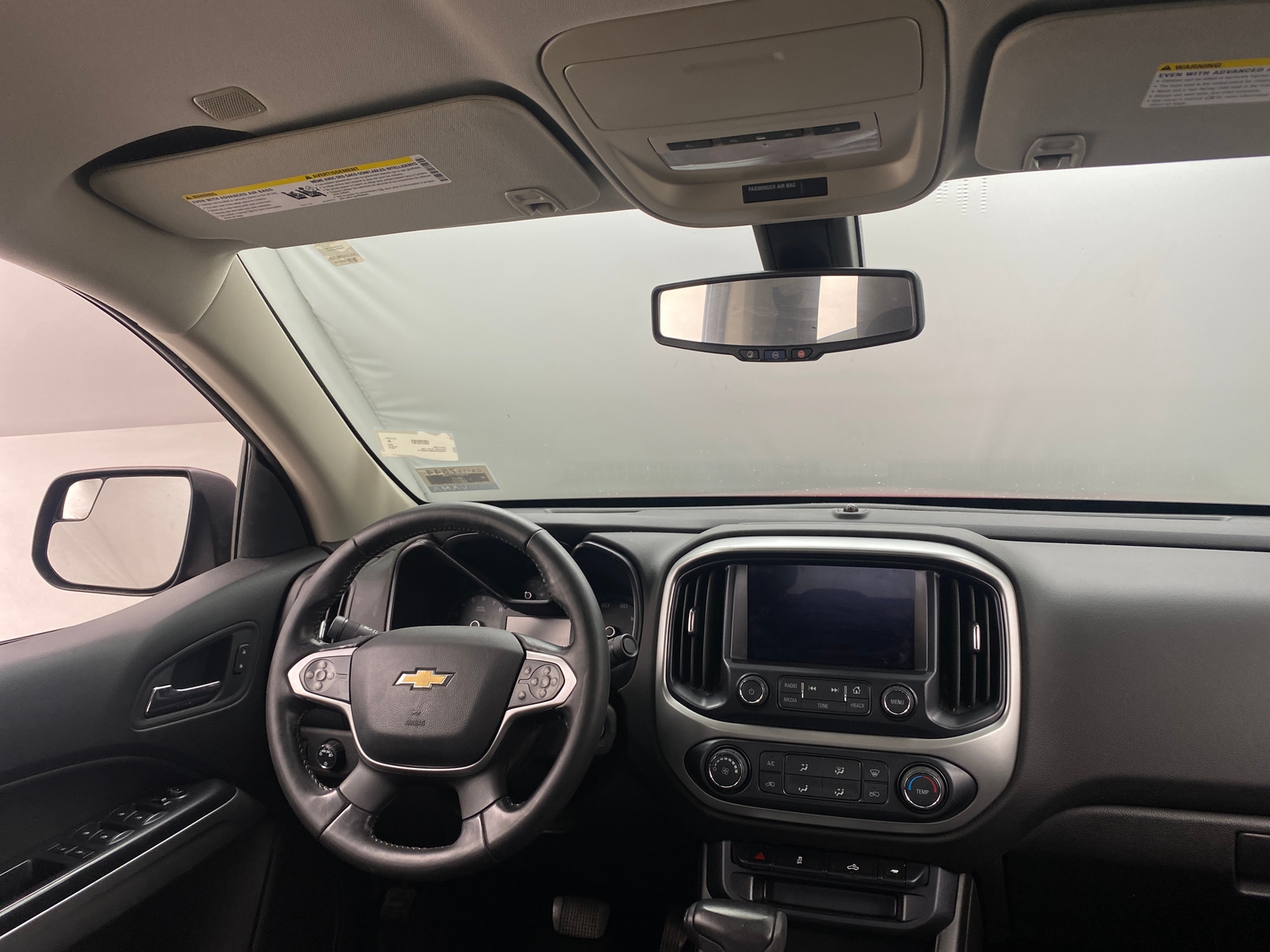 Thumbnail: 2017 Chevrolet Colorado - 3