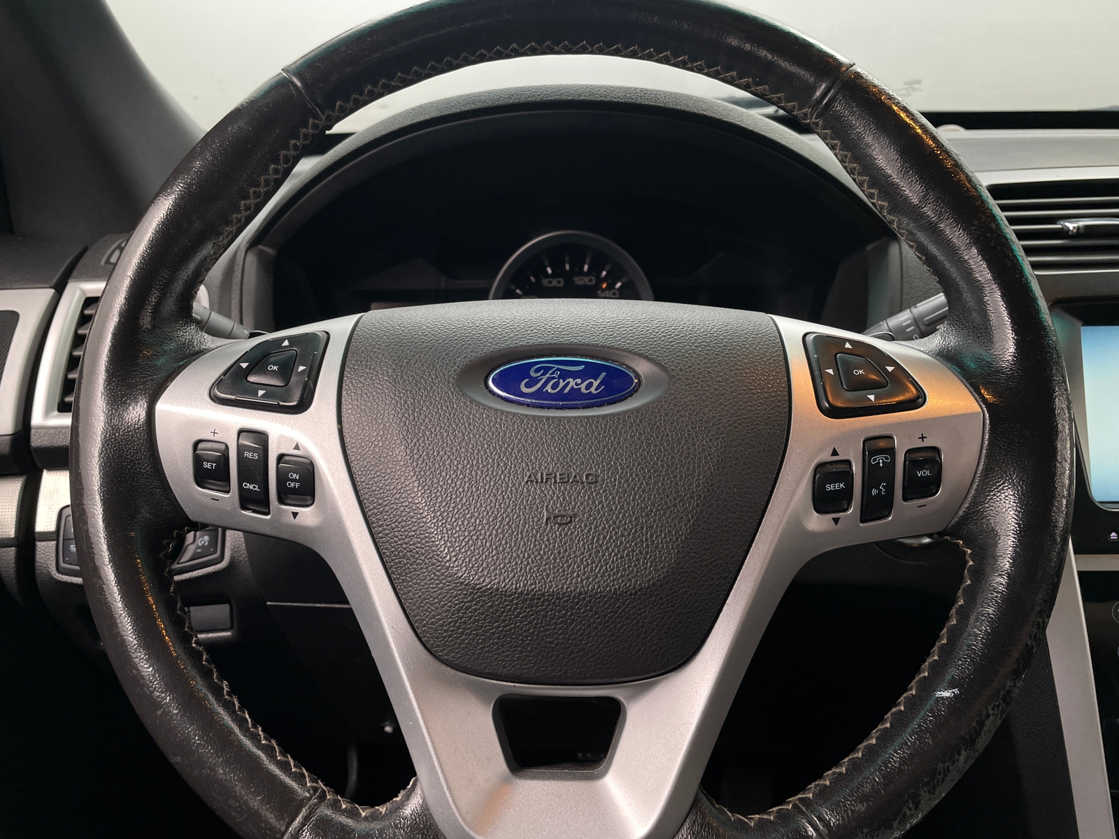 Thumbnail: 2015 Ford Explorer - 4