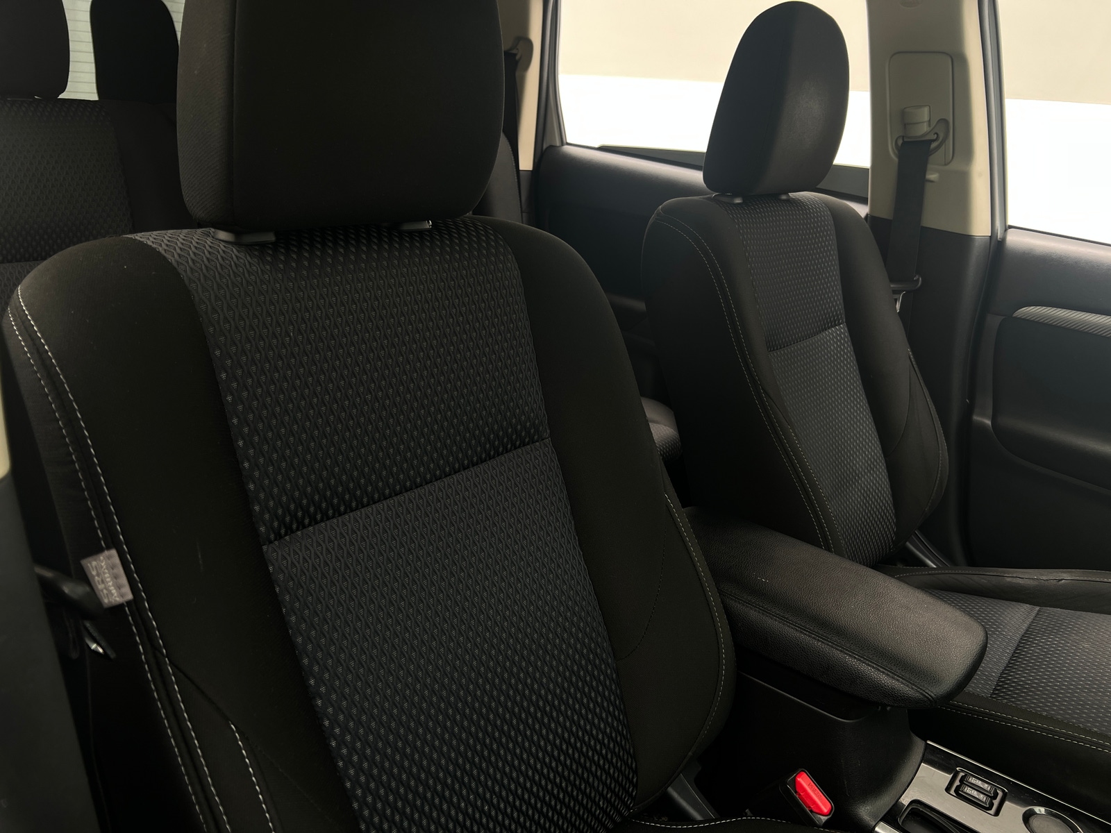 Thumbnail: 2017 Mitsubishi Outlander - 2