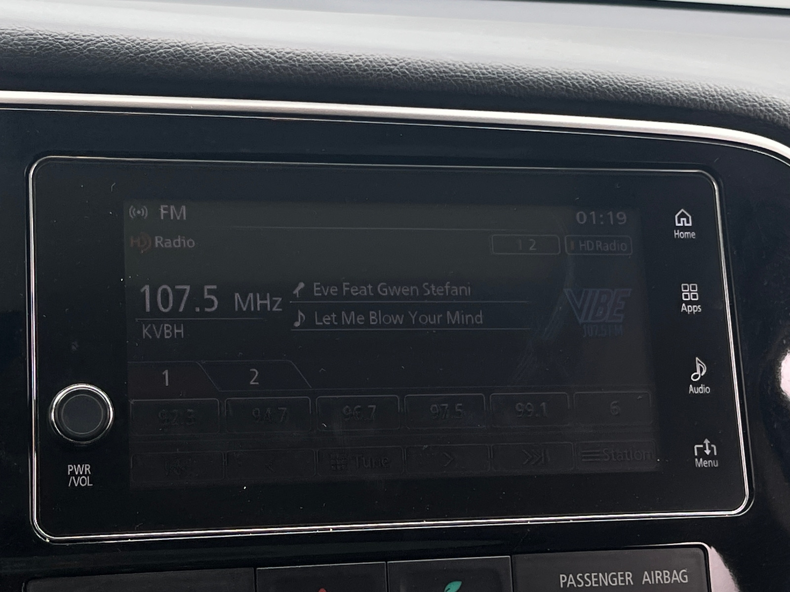 Thumbnail: 2017 Mitsubishi Outlander - 4