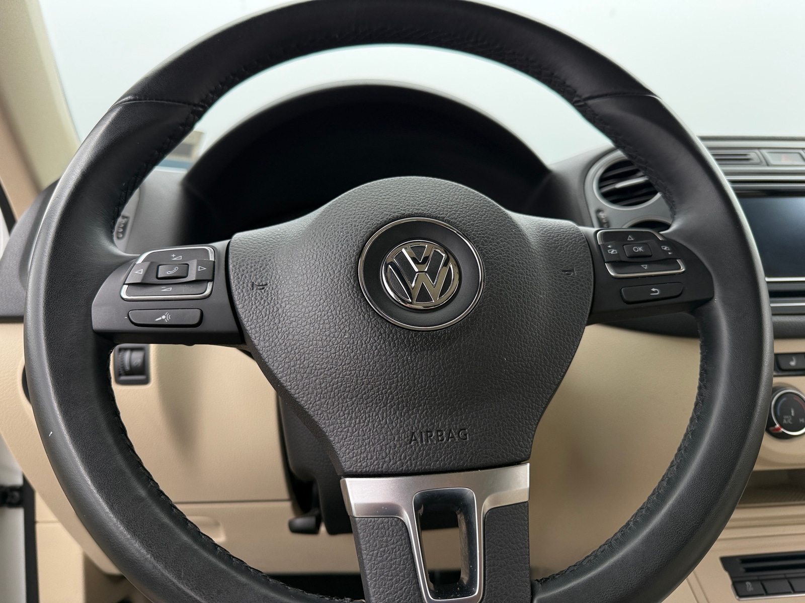 Thumbnail: 2017 Volkswagen Tiguan - 4
