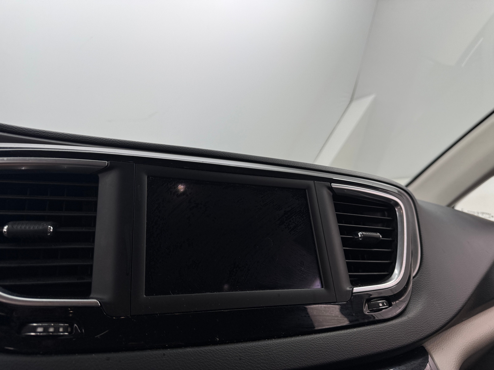 Thumbnail: 2020 Chrysler Pacifica - 3