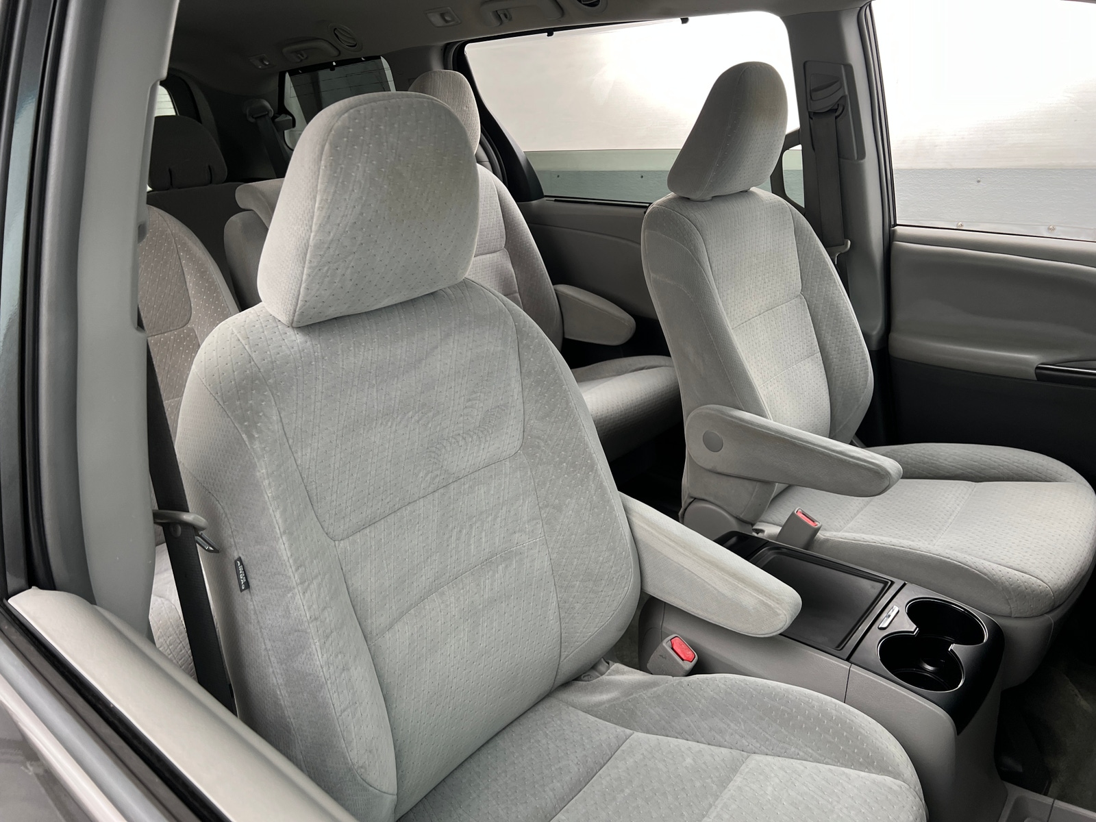 Thumbnail: 2015 Toyota Sienna - 2
