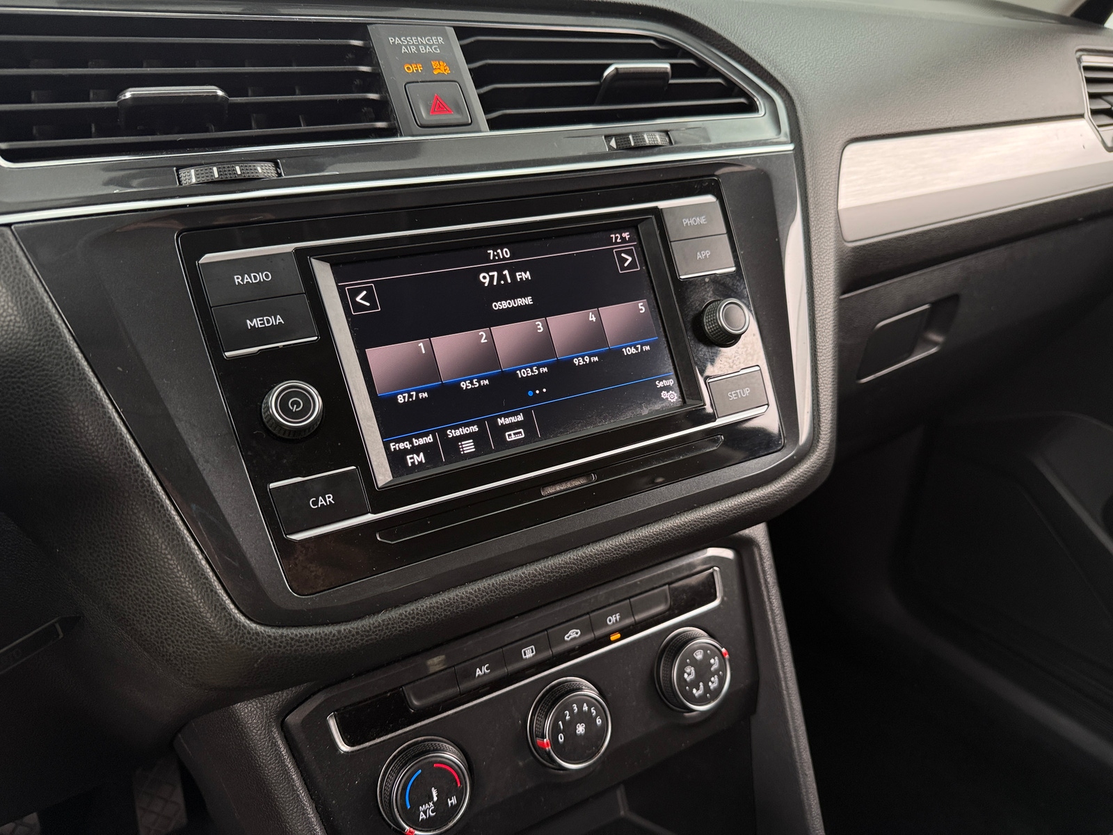 Thumbnail: 2019 Volkswagen Tiguan - 4