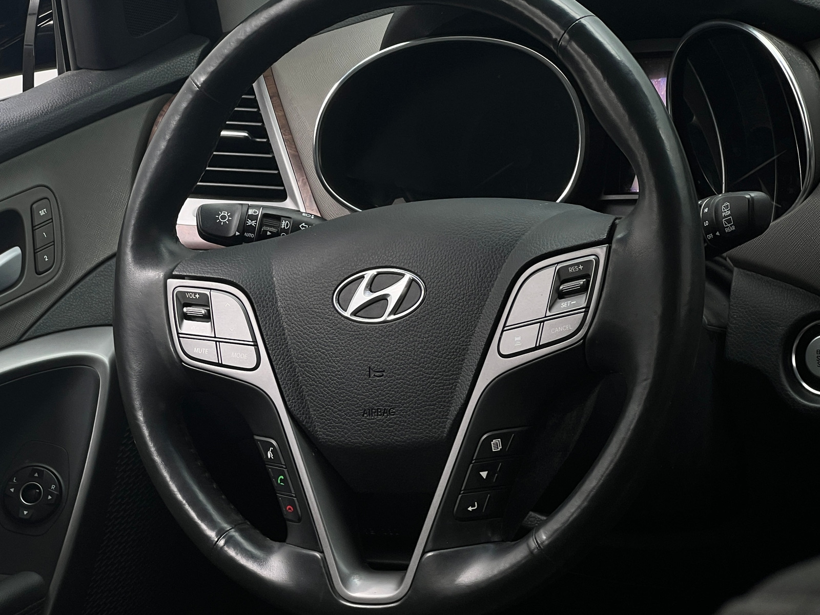 Thumbnail: 2017 Hyundai Santa Fe - 4