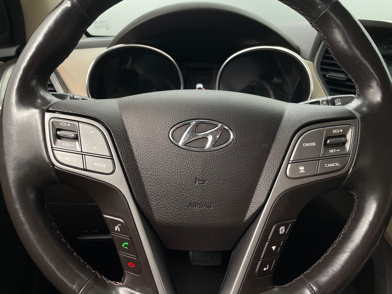 Thumbnail: 2017 Hyundai Santa Fe - 4