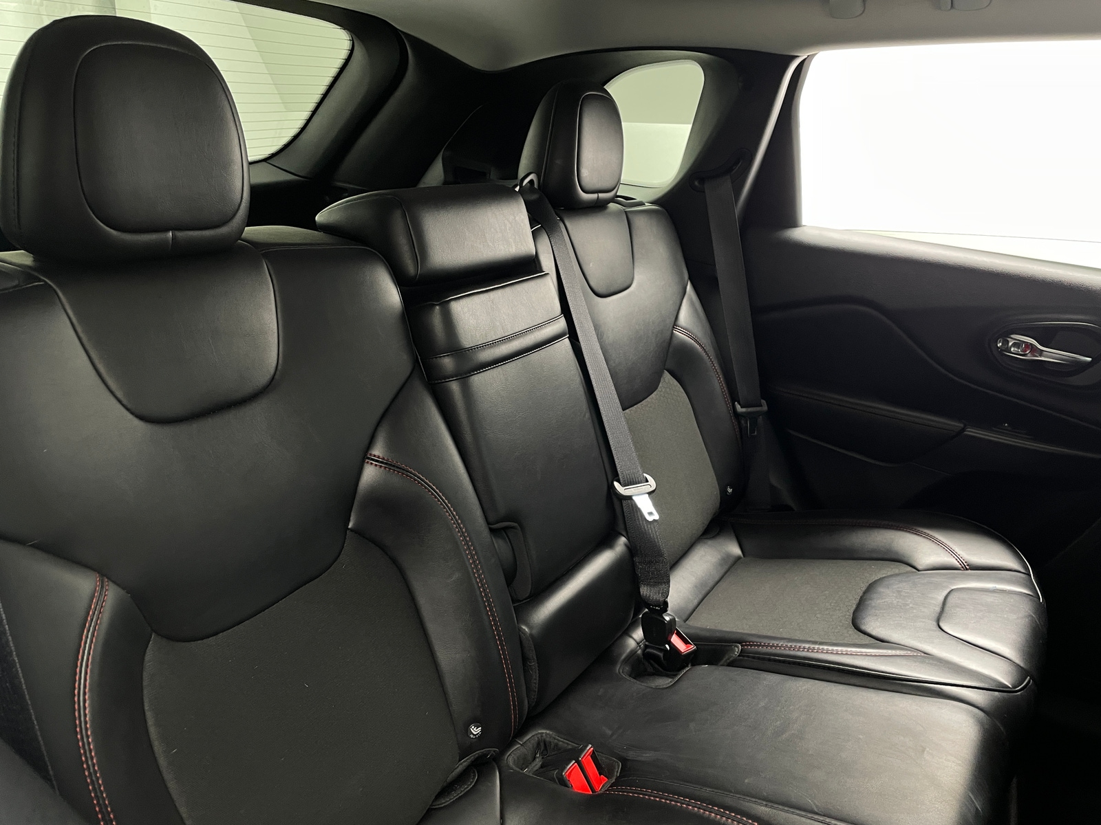 Thumbnail: 2019 Jeep Cherokee - 6