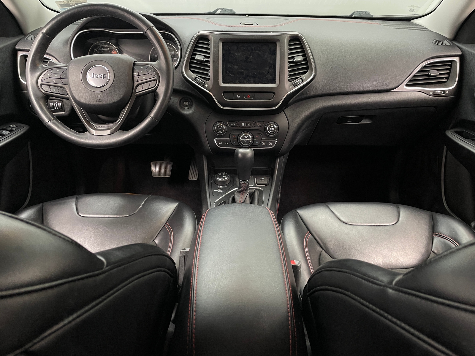 Thumbnail: 2019 Jeep Cherokee - 3