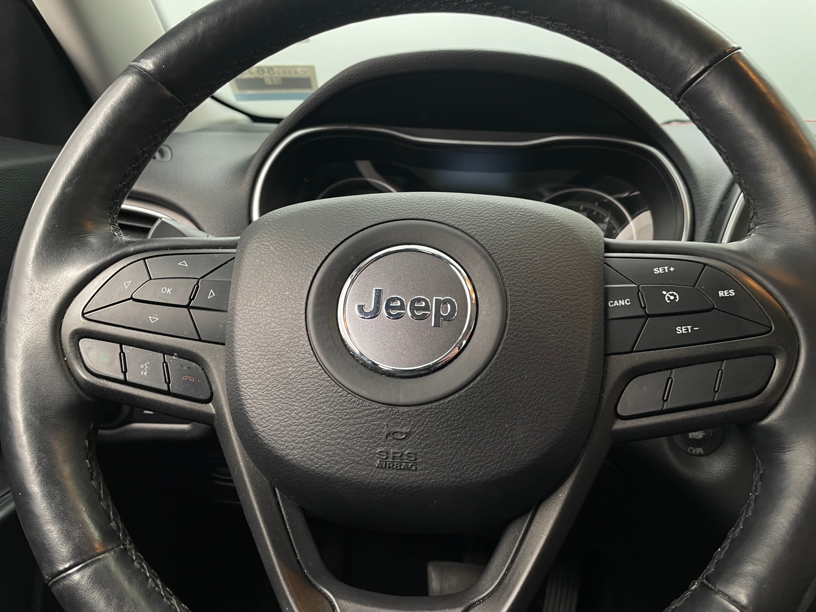 Thumbnail: 2019 Jeep Cherokee - 5