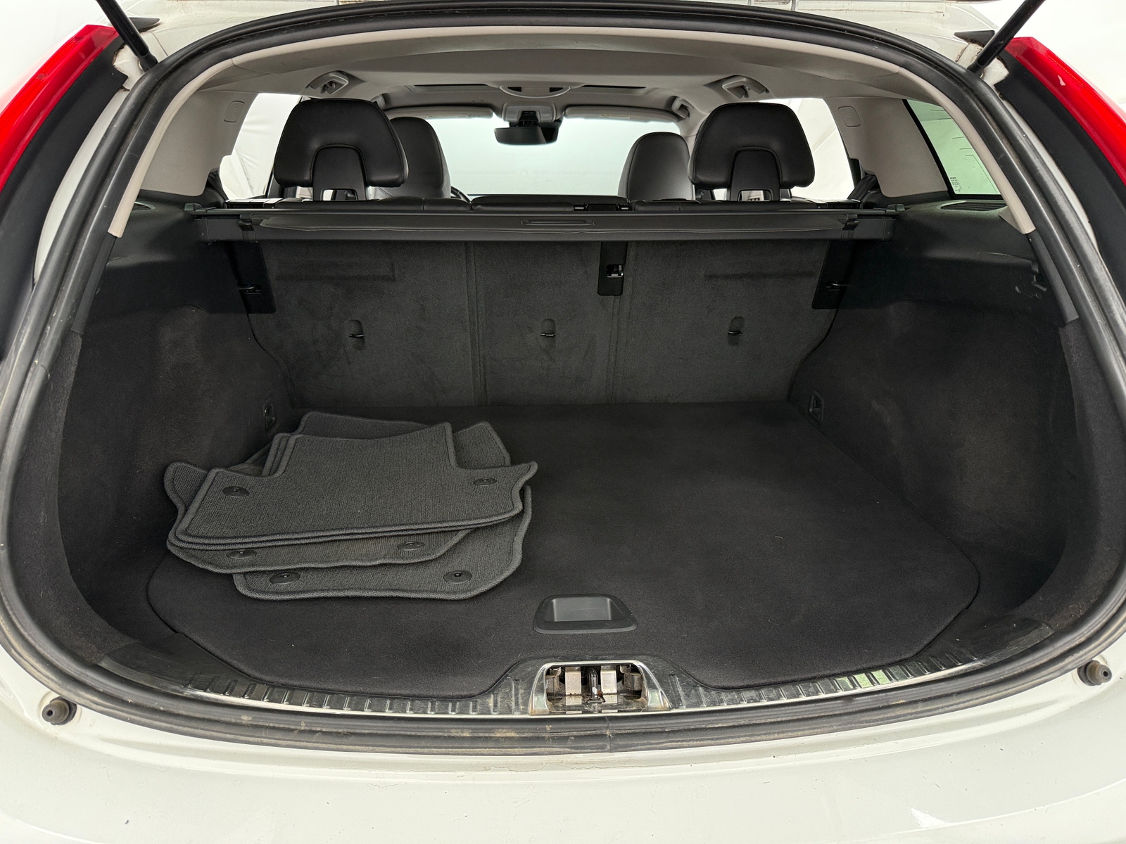 Thumbnail: 2018 Volvo V60 - 6