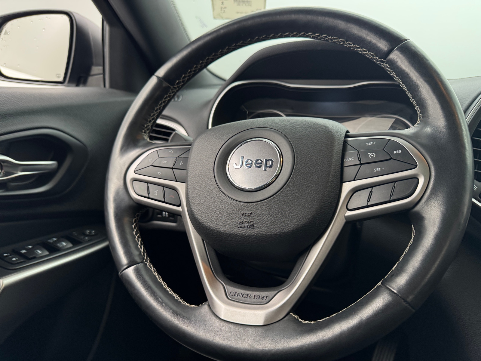 Thumbnail: 2021 Jeep Cherokee - 4