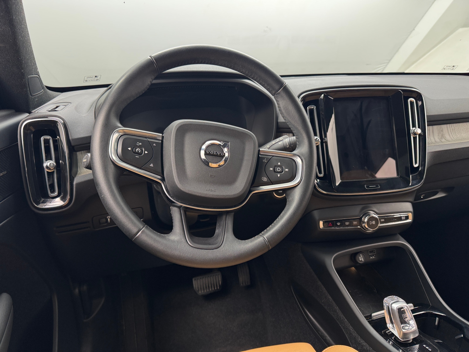 Thumbnail: 2021 Volvo XC40 - 4