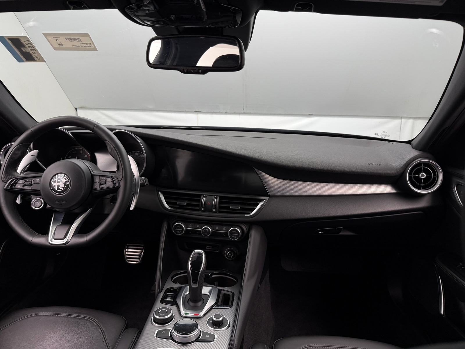 Thumbnail: 2023 Alfa Romeo Giulia - 2