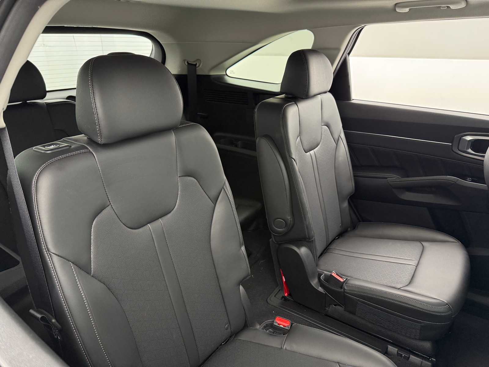 Thumbnail: 2023 Kia Sorento - 5