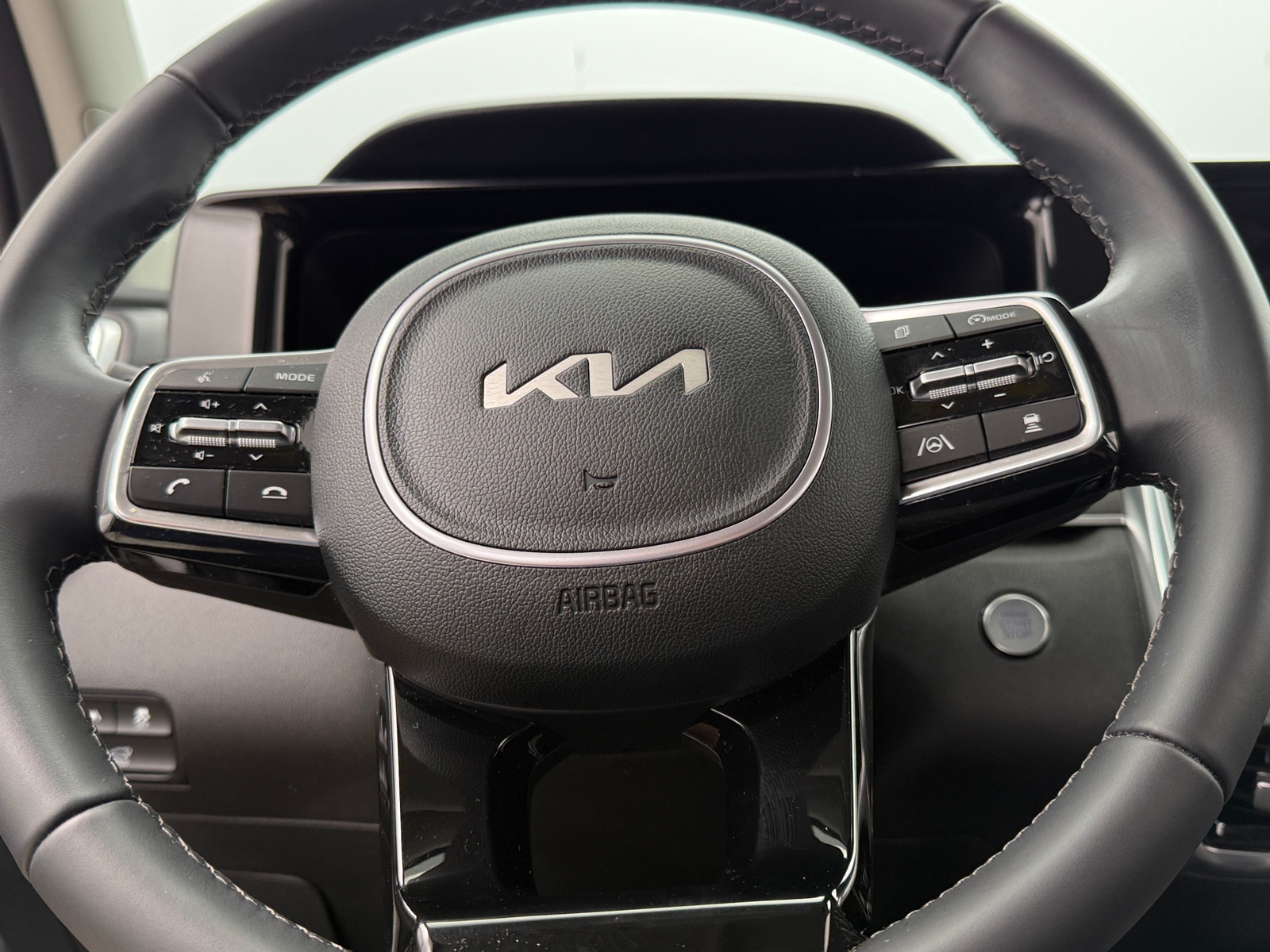 Thumbnail: 2023 Kia Sorento - 4