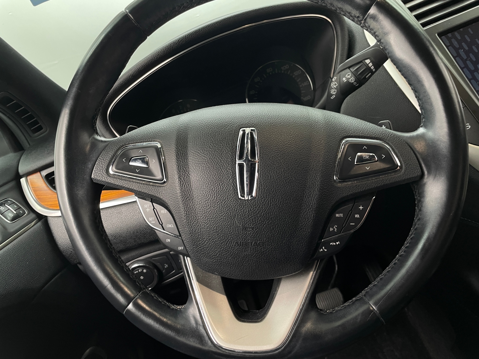 Thumbnail: 2017 Lincoln MKC - 4