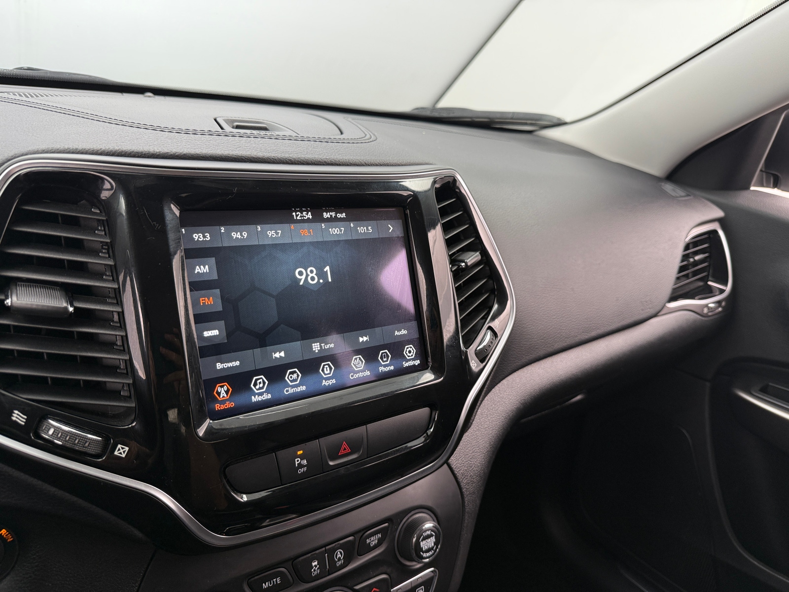 Thumbnail: 2019 Jeep Cherokee - 3
