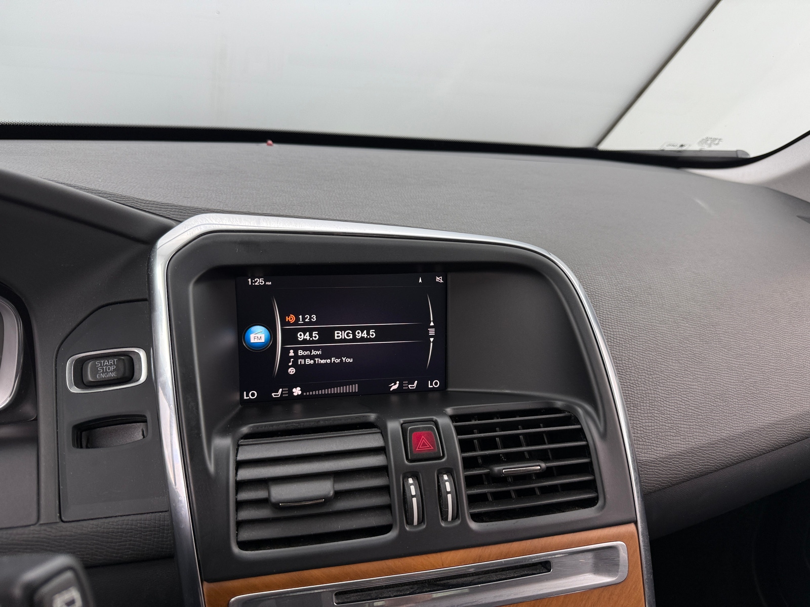 Thumbnail: 2017 Volvo XC60 - 3