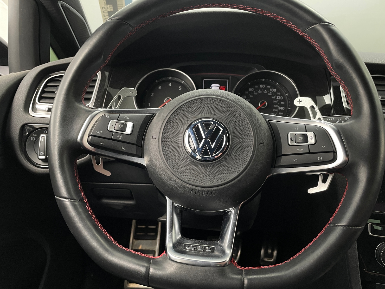 Thumbnail: 2019 Volkswagen Golf - 4