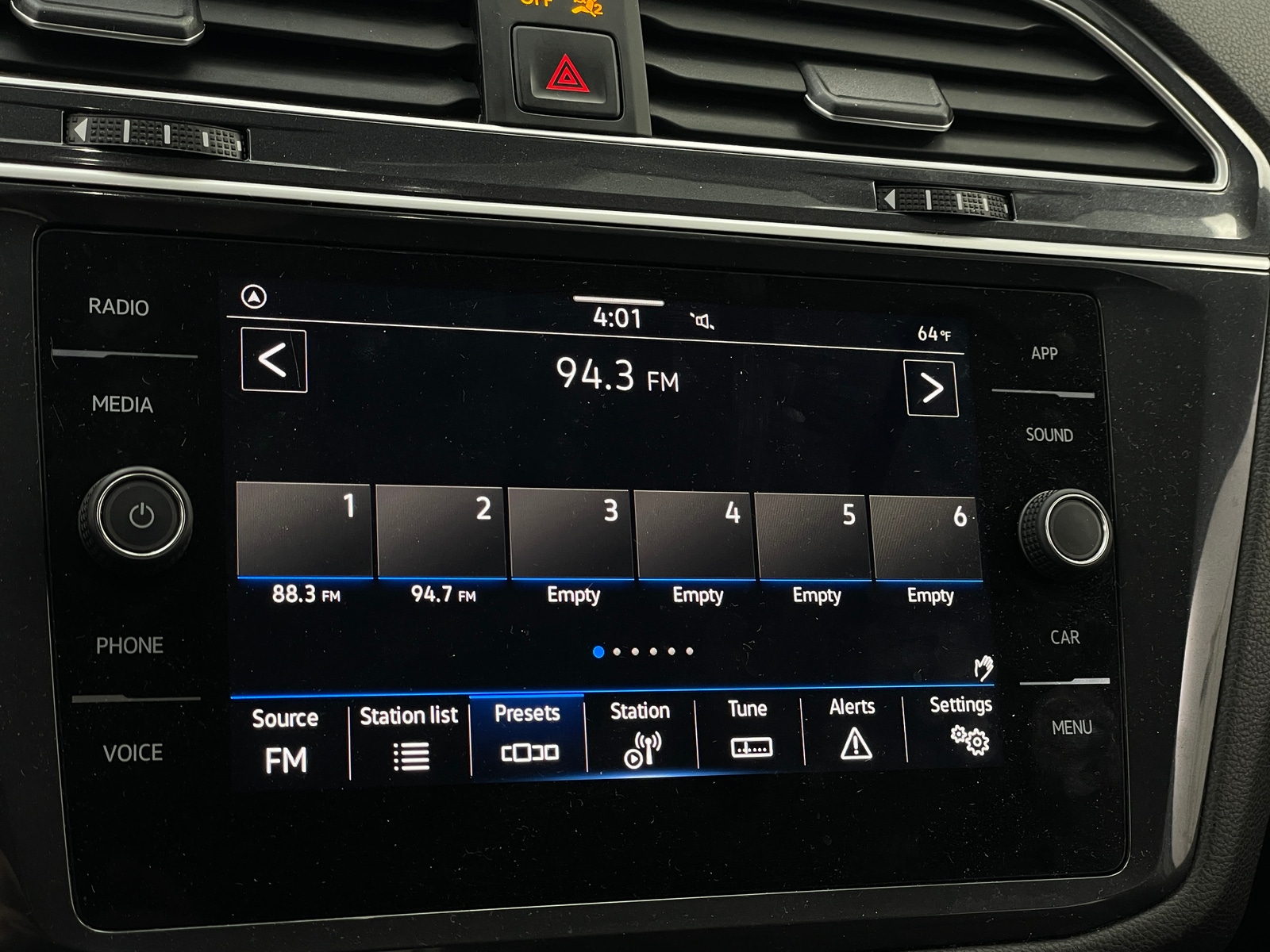 Thumbnail: 2024 Volkswagen Tiguan - 3