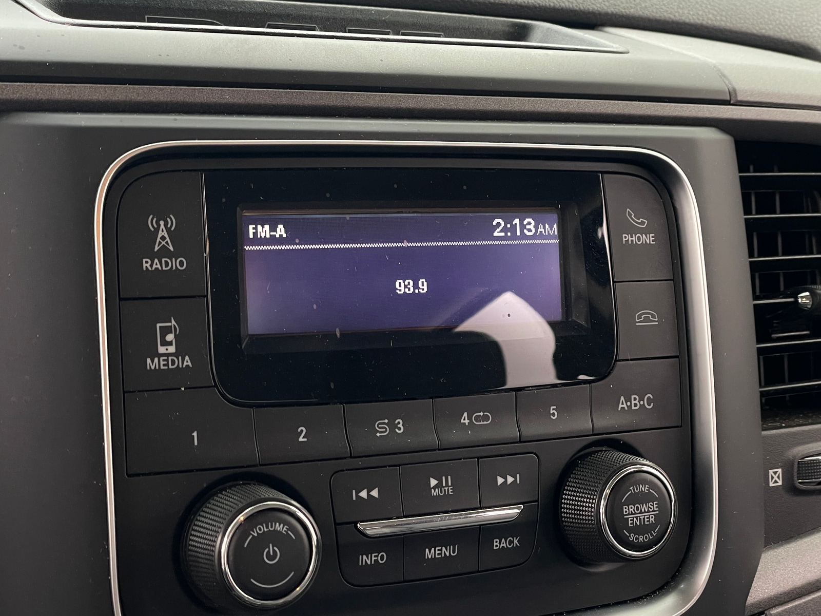 Thumbnail: 2019 RAM 1500 Classic - 4