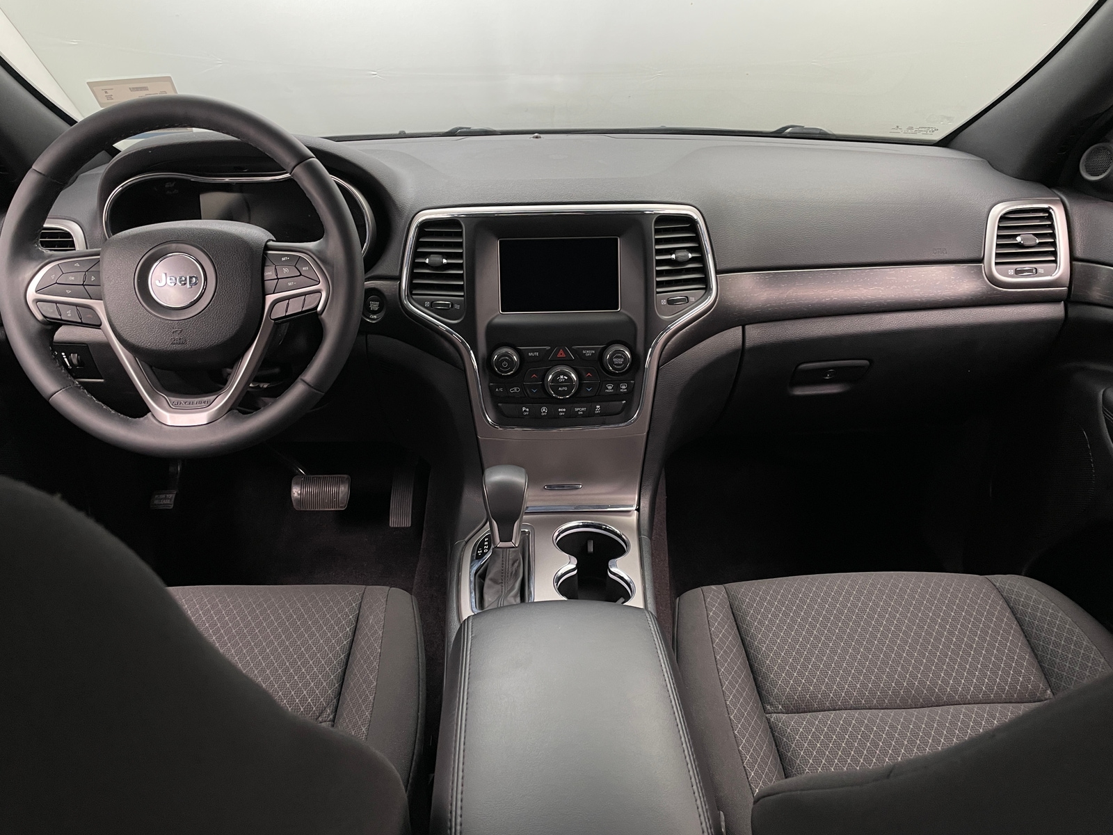 Thumbnail: 2018 Jeep Grand Cherokee - 3