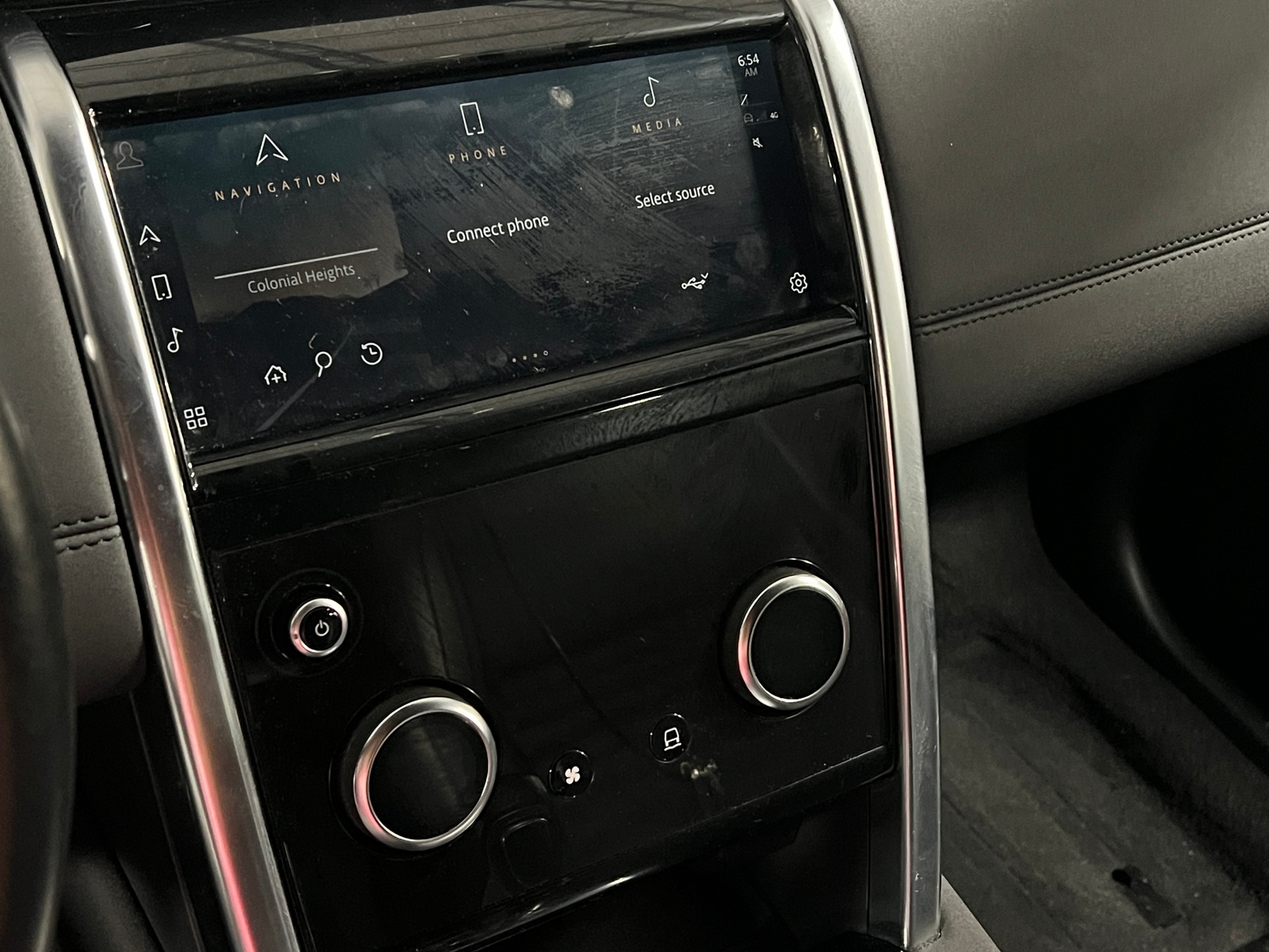 Thumbnail: 2021 Land Rover Discovery Sport - 3