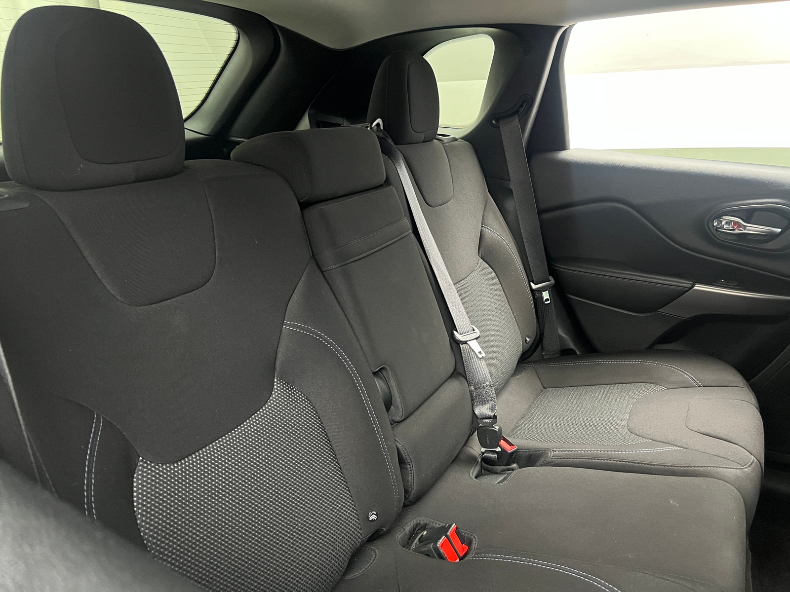 Thumbnail: 2019 Jeep Cherokee - 6
