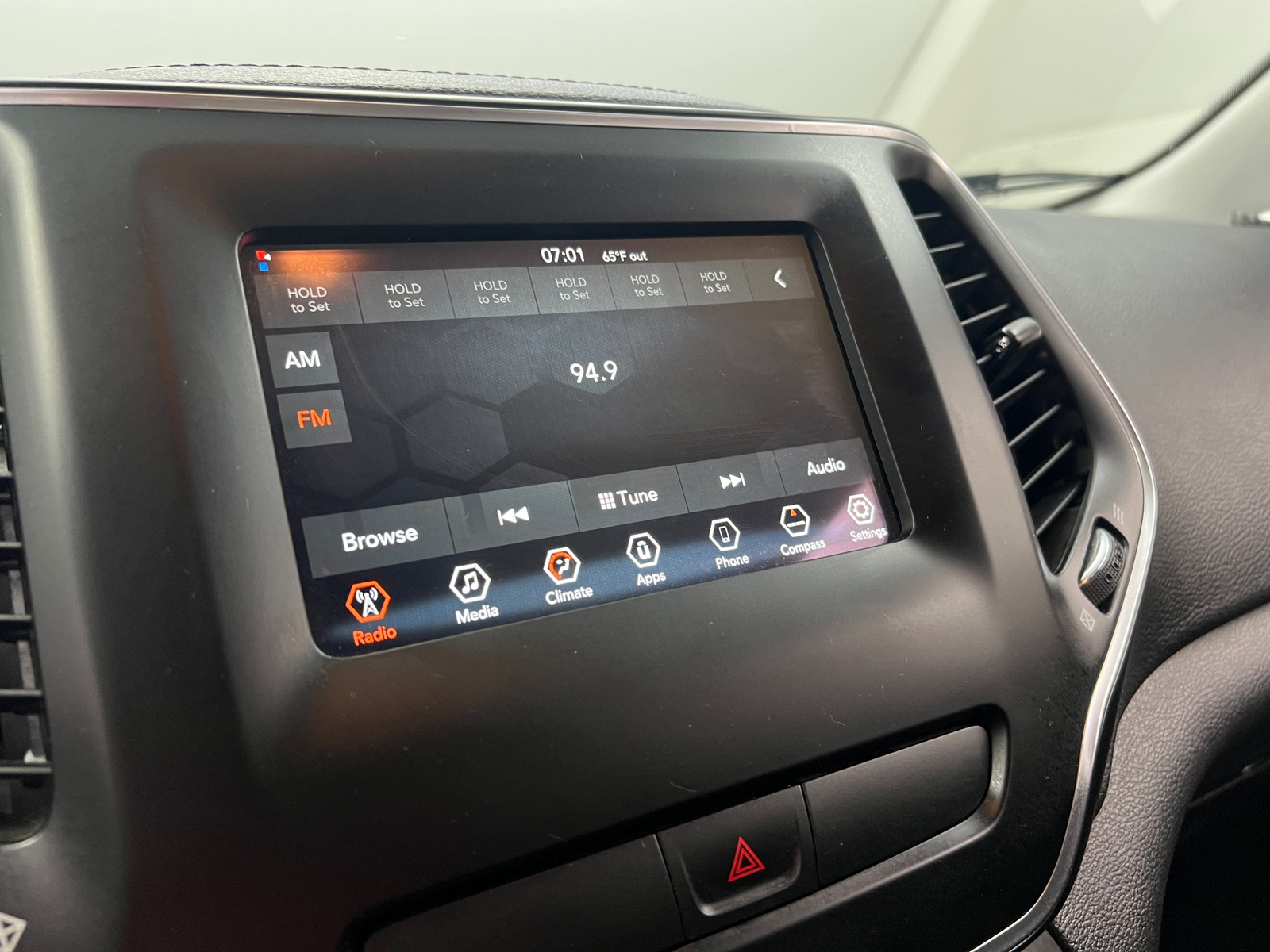 Thumbnail: 2019 Jeep Cherokee - 4