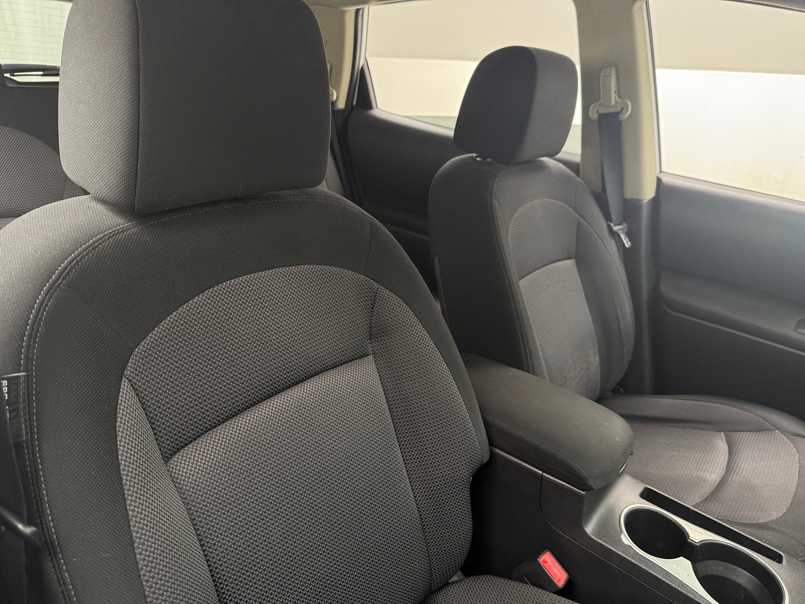 Thumbnail: 2011 Nissan Rogue - 2