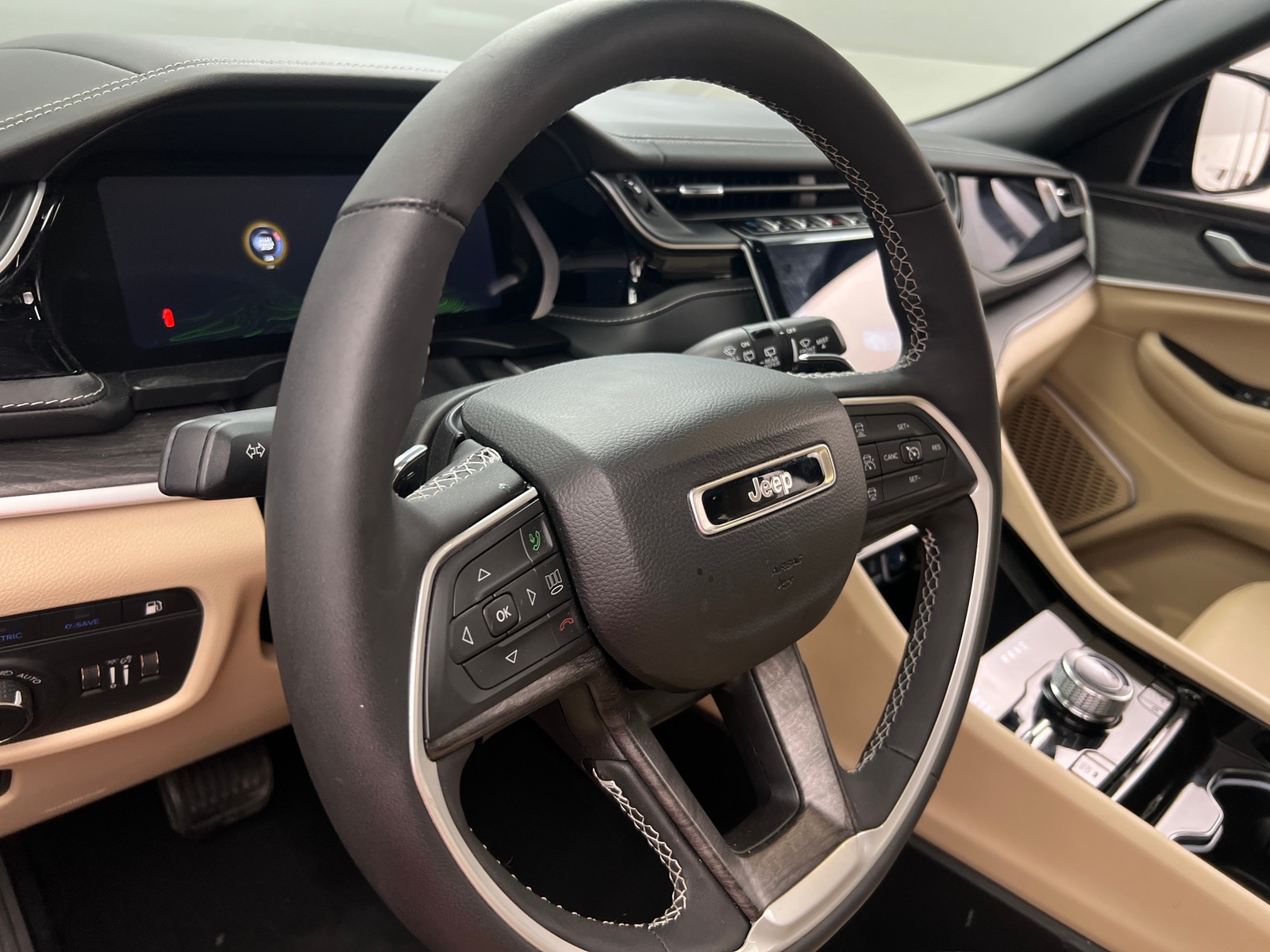Thumbnail: 2022 Jeep Grand Cherokee - 4