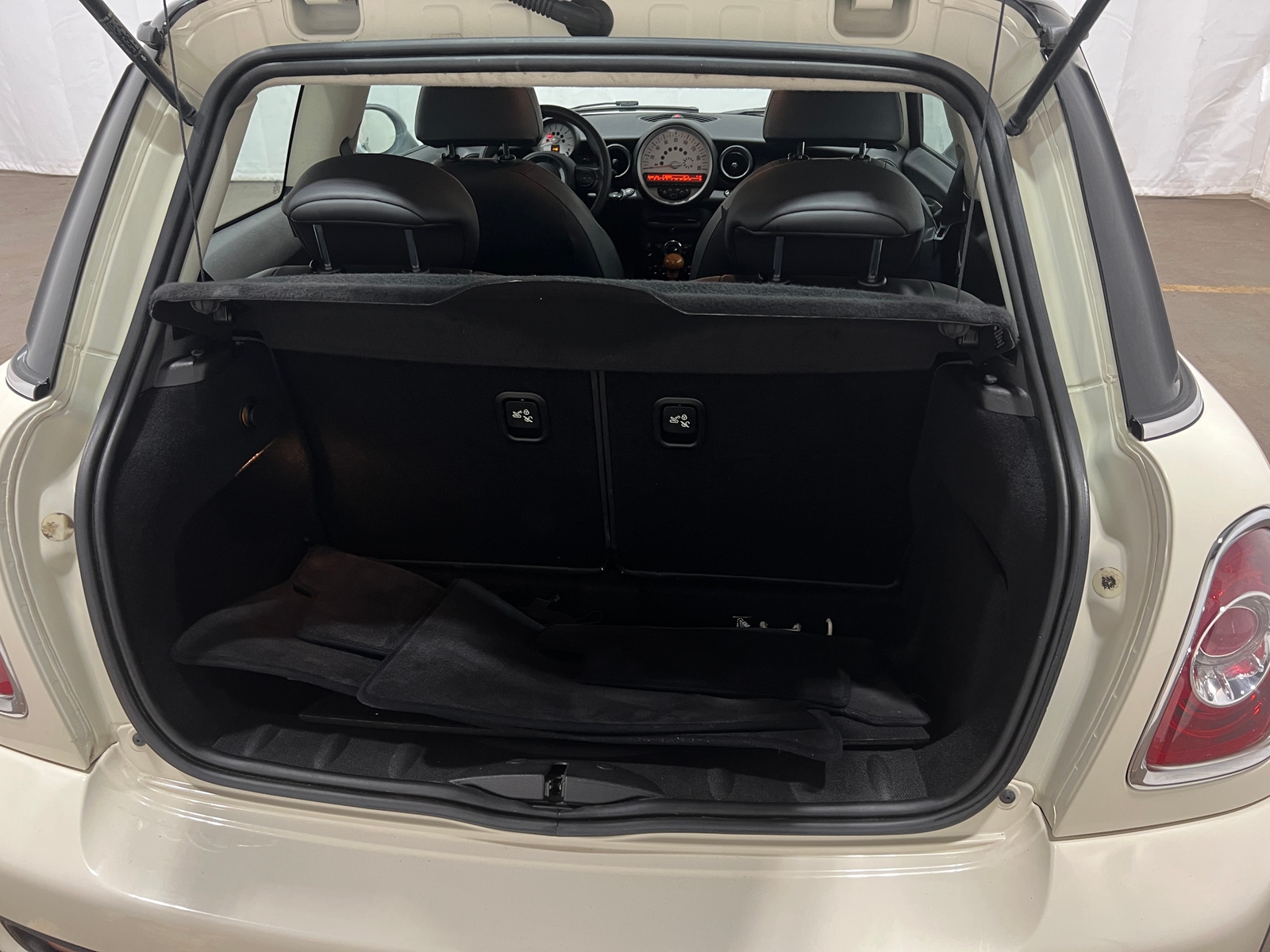 Thumbnail: 2013 MINI Cooper Hardtop - 6