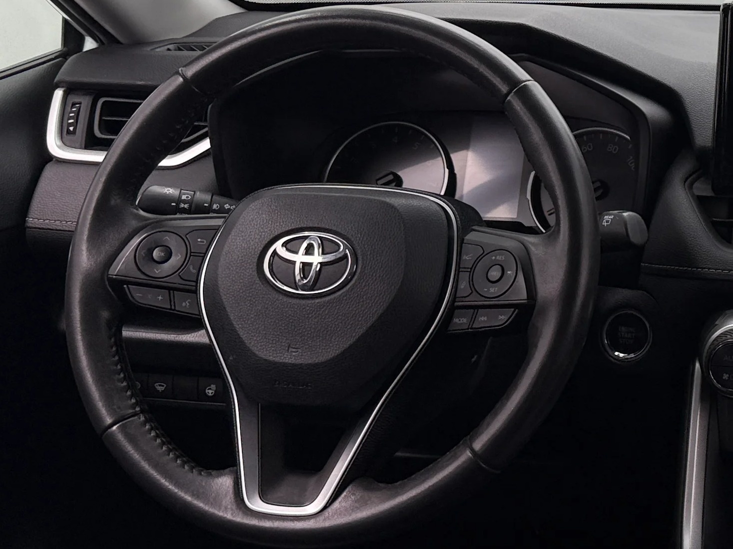 Thumbnail: 2020 Toyota RAV4 - 4