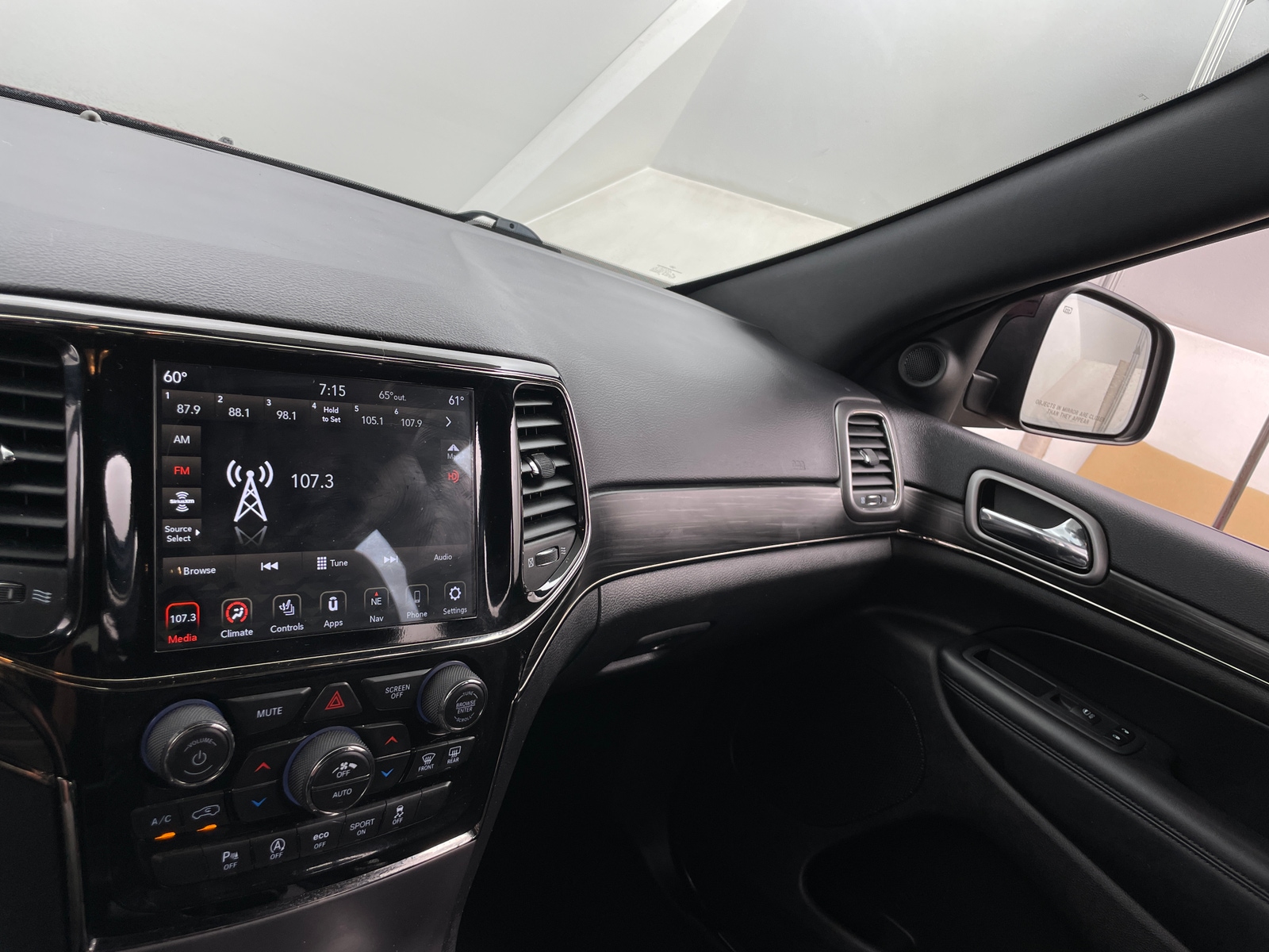 Thumbnail: 2020 Jeep Grand Cherokee - 3