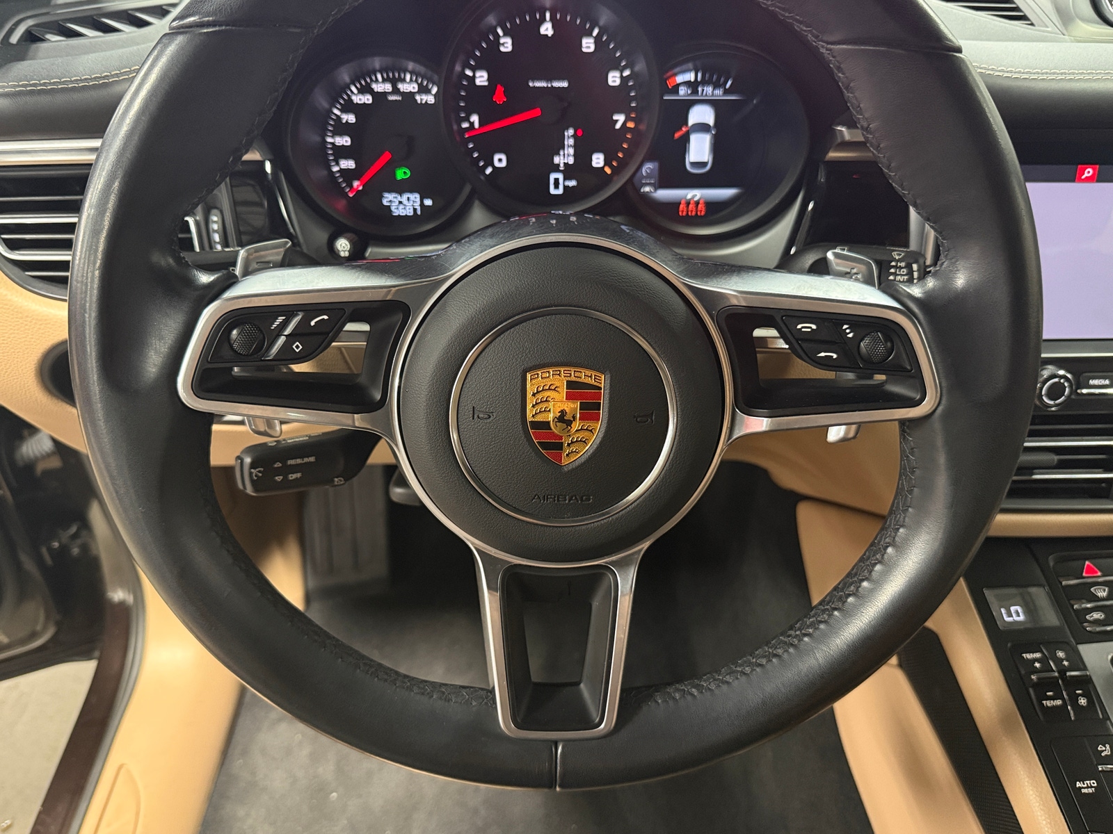 Thumbnail: 2021 Porsche Macan - 4