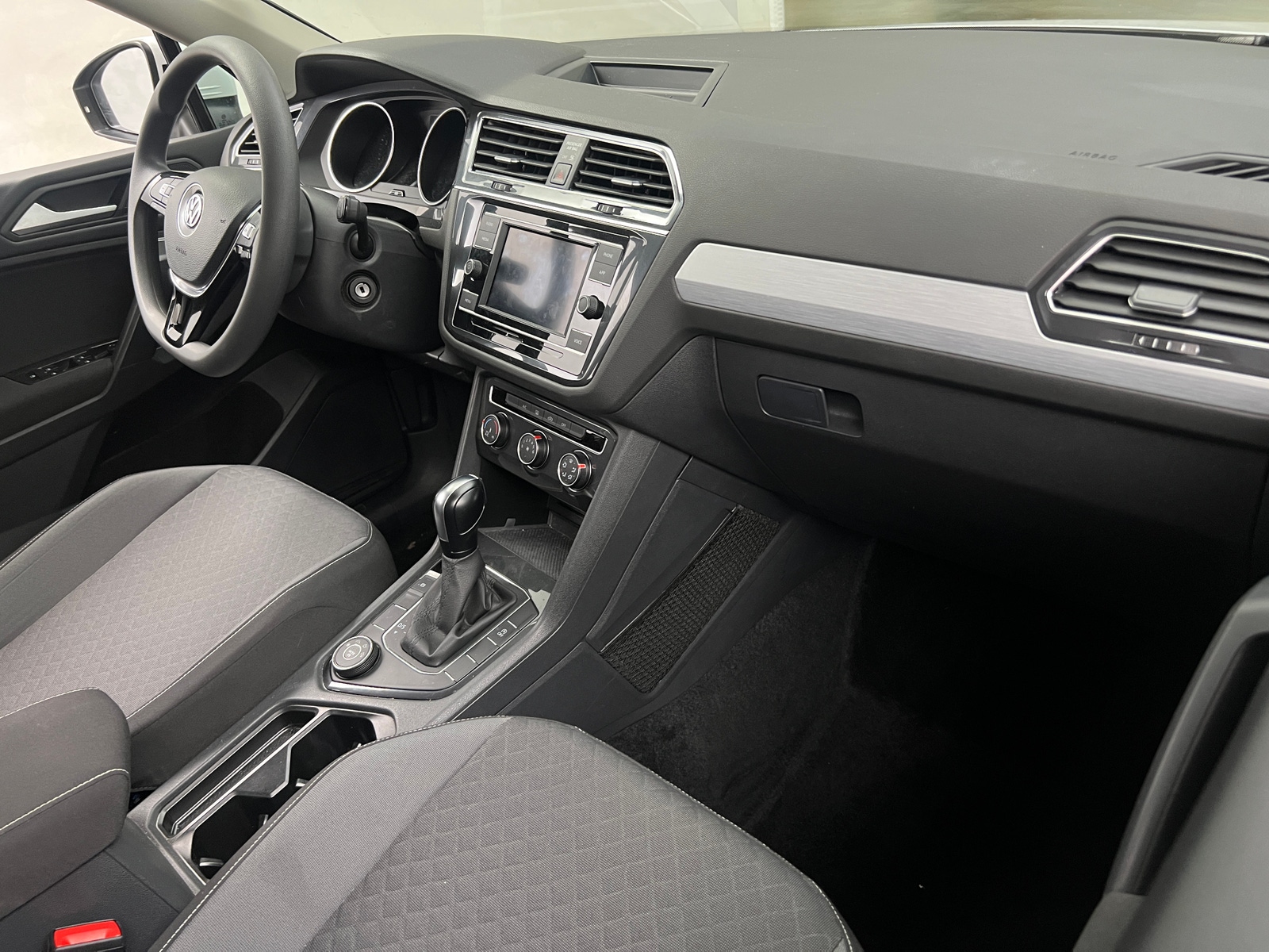 Thumbnail: 2021 Volkswagen Tiguan - 3