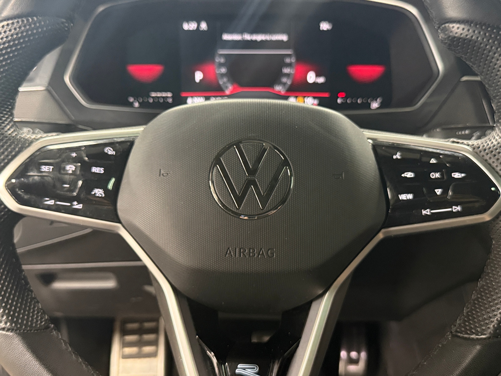 Thumbnail: 2022 Volkswagen Tiguan - 4