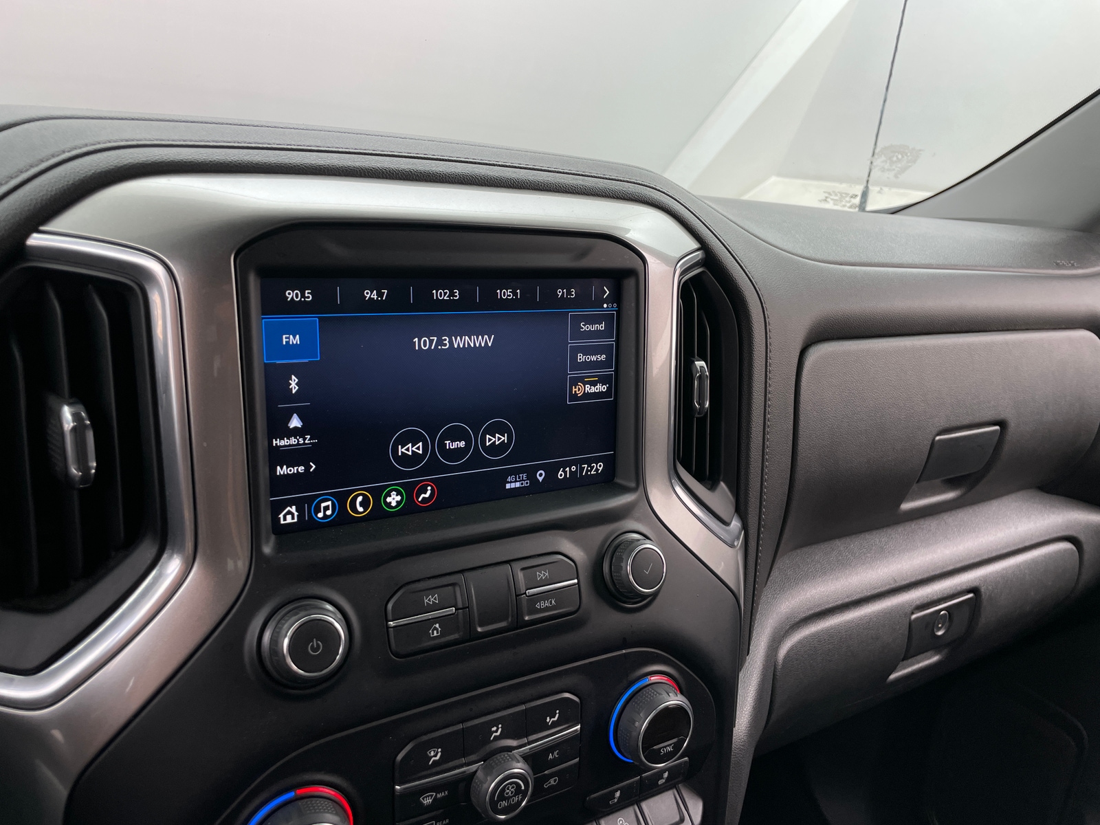 Thumbnail: 2019 Chevrolet Silverado 1500 - 3