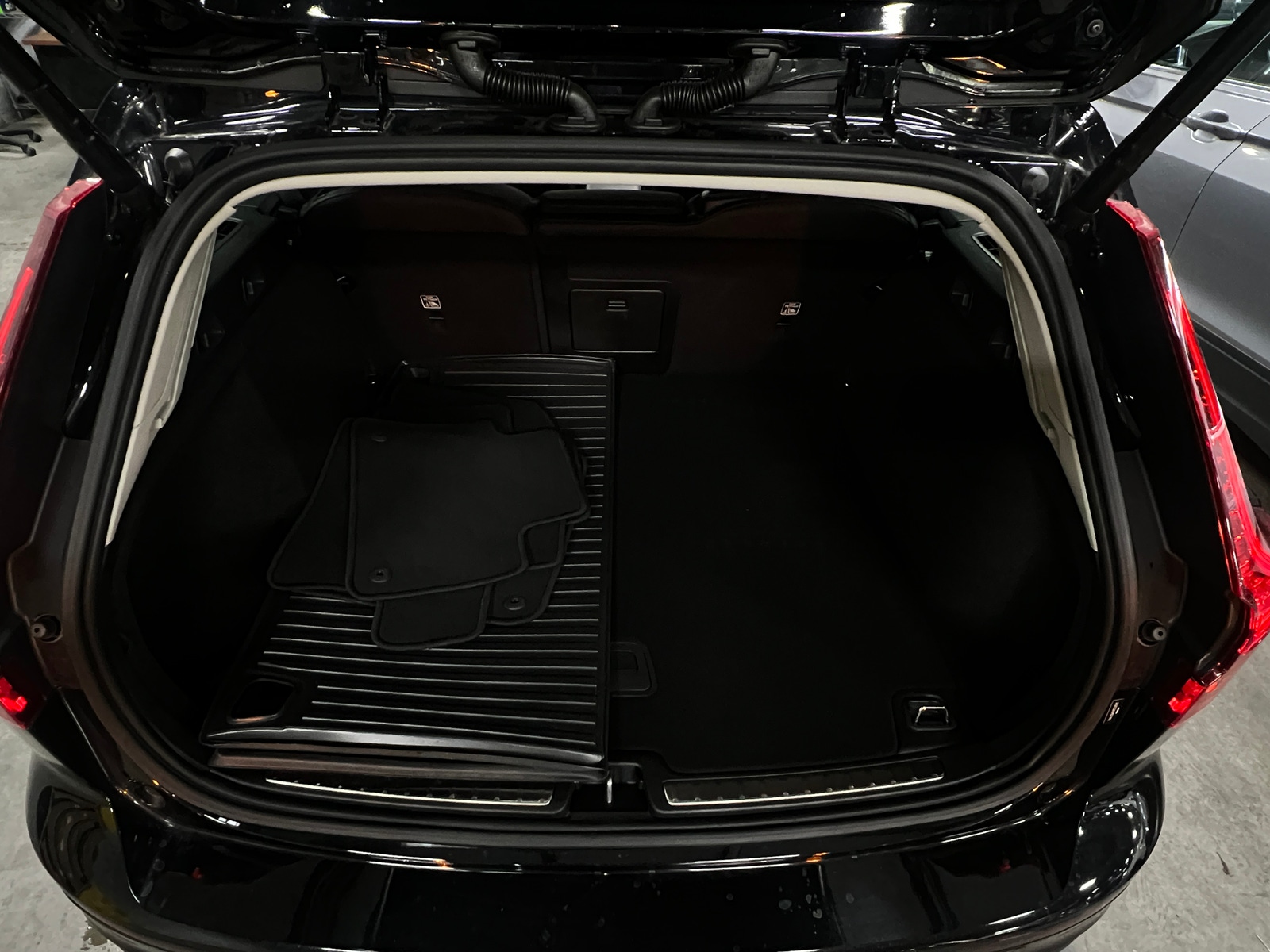 Thumbnail: 2024 Volvo V60 - 6