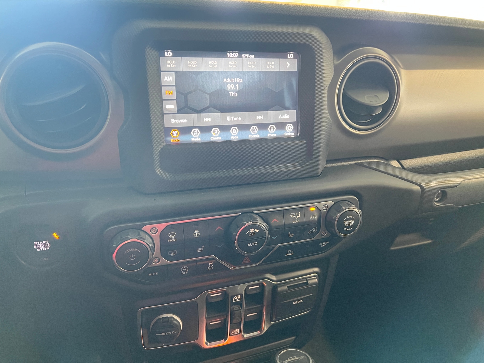 Thumbnail: 2021 Jeep Gladiator - 4